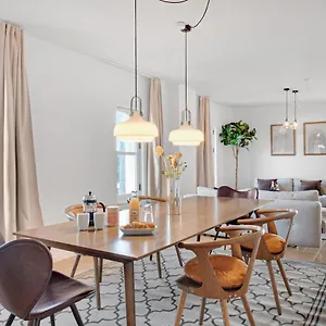 Sanders Haven - Lovely Two-bedroom In Historical Apartment