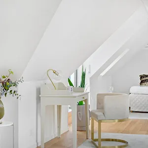 Sanders Regent - Adorable One-bedroom Near Square Apartment
