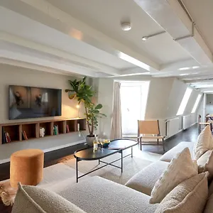 Luxury Penthouse - Private Balcony - Heart Of Apartment