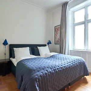 Spacious 3 Bedroom Manor Flat Next To Tivoli Apartment