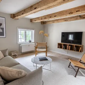  Apartment With Exposed Ceiling Beams